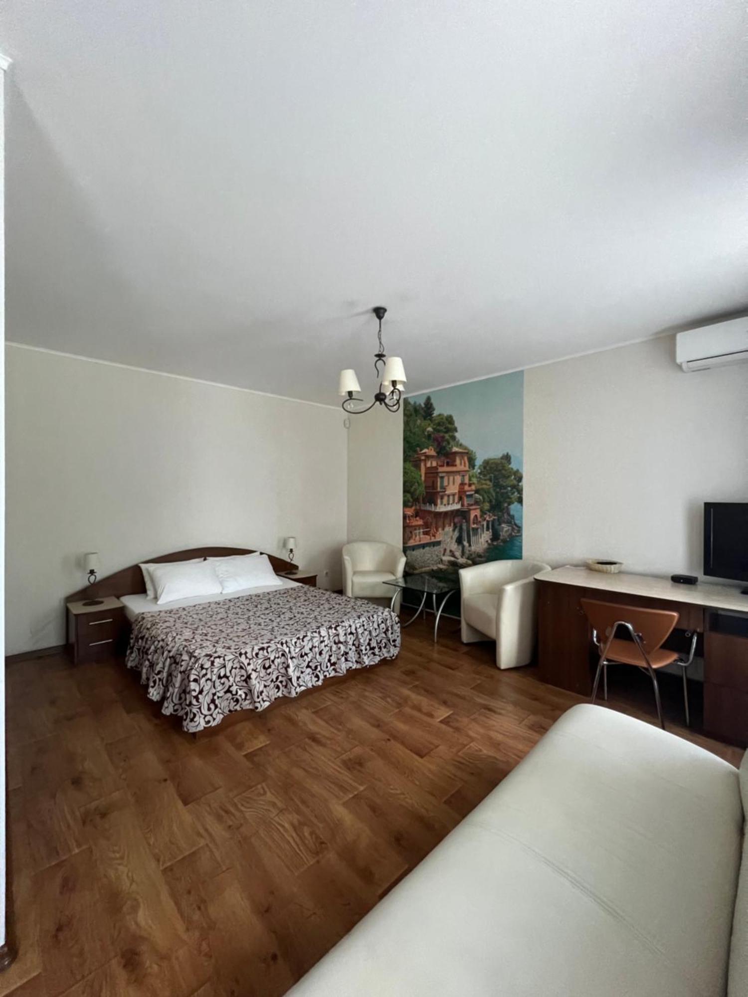 Apart Hotel Asotel ハルキウ エクステリア 写真