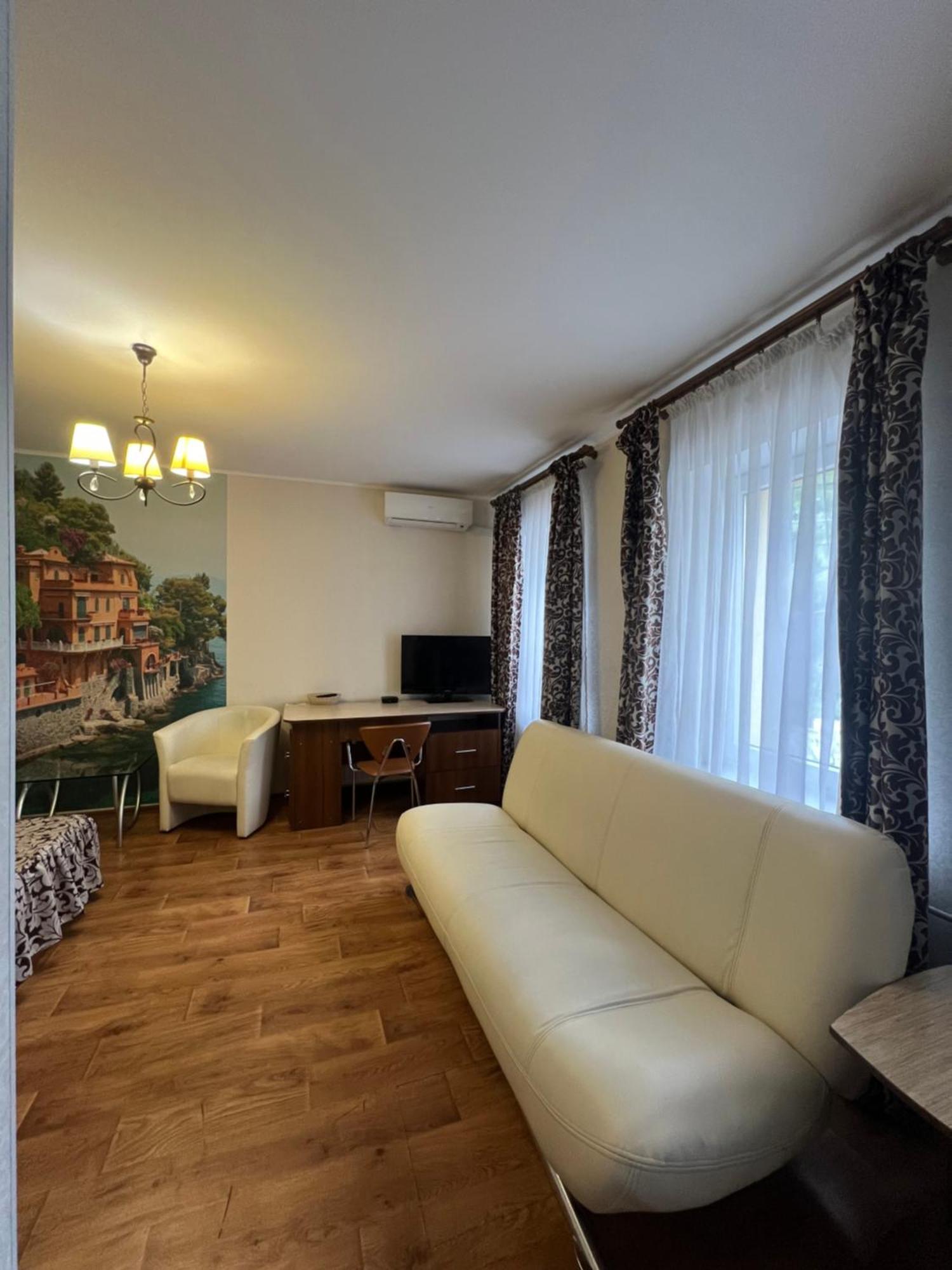 Apart Hotel Asotel ハルキウ エクステリア 写真