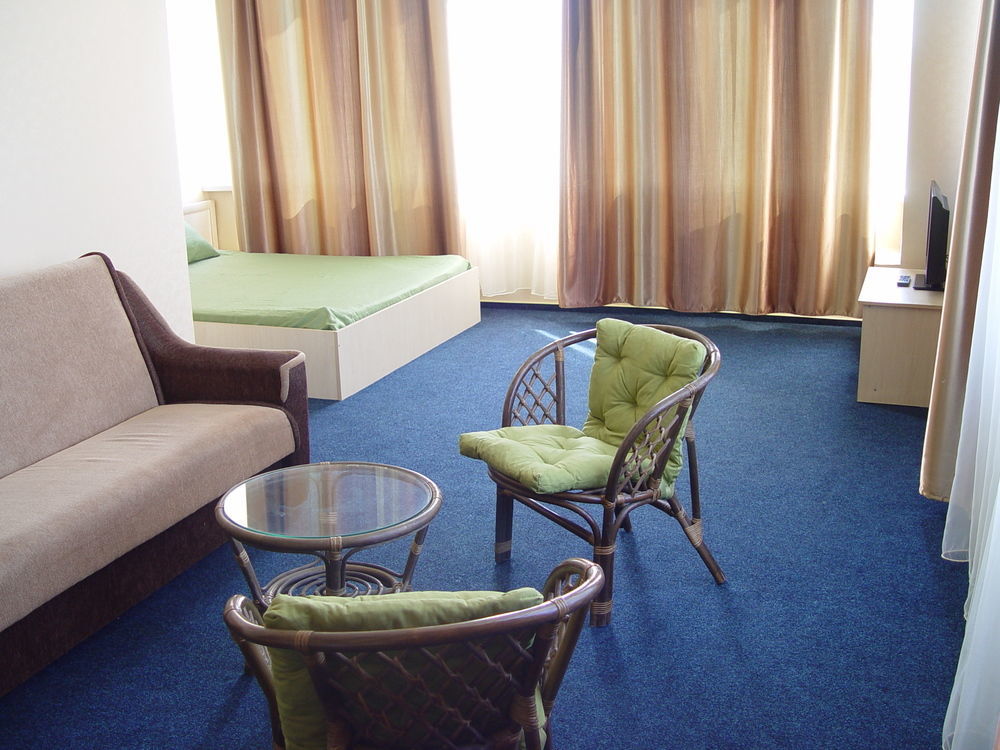 Apart Hotel Asotel ハルキウ エクステリア 写真