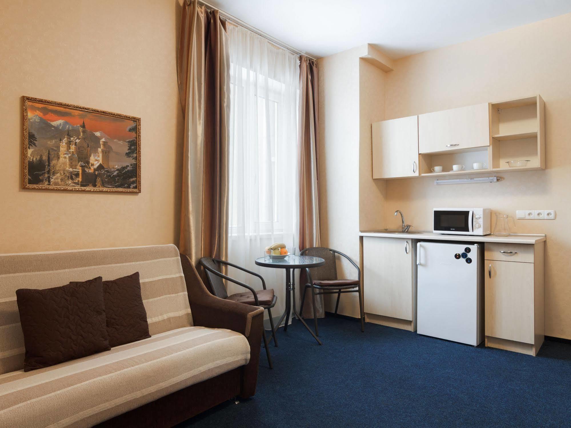 Apart Hotel Asotel ハルキウ エクステリア 写真
