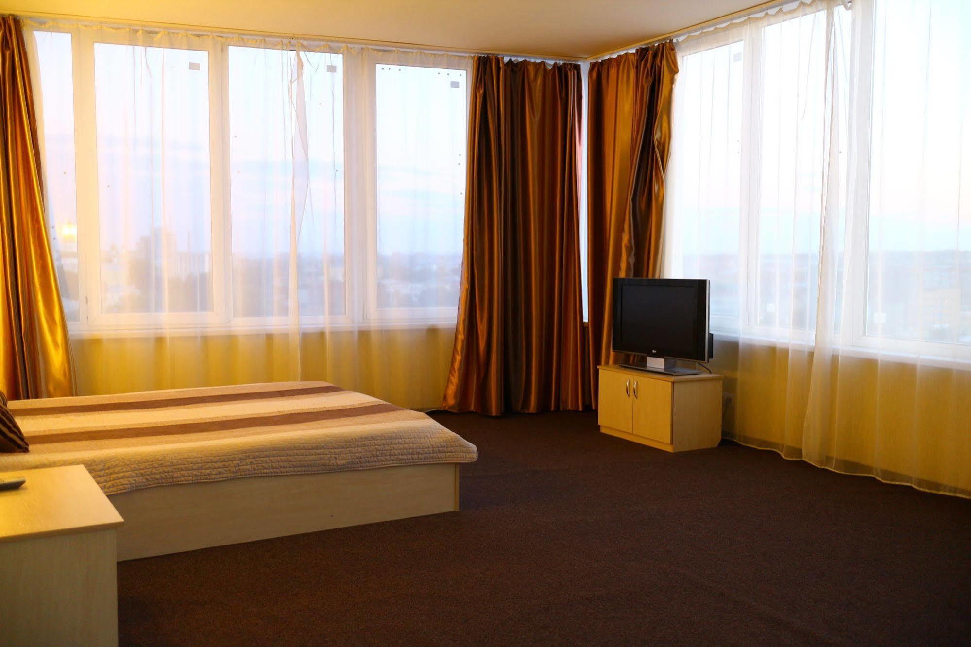 Apart Hotel Asotel ハルキウ エクステリア 写真