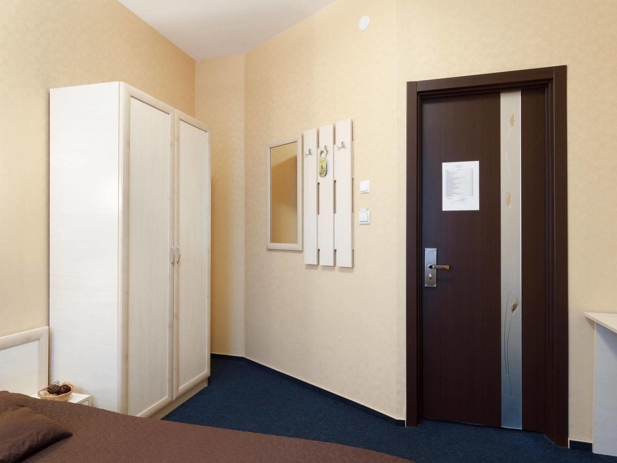 Apart Hotel Asotel ハルキウ エクステリア 写真